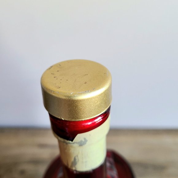 Tommy guns tequila Gold empty red bottle - Picture 9 of 11